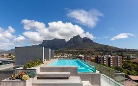 Rooftop Pool Bbq In Leafy Southern Suburbs
